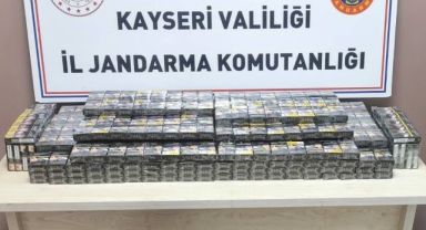Kimlik kontrolü için durdurulan 2 tırdan 560 paket kaçak sigara ele geçirildi