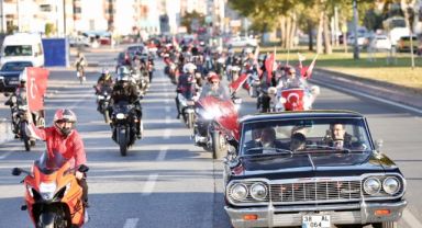 Kocasinan'da ‘Ay Yıldız Turu'na yüzlerce araç katıldı