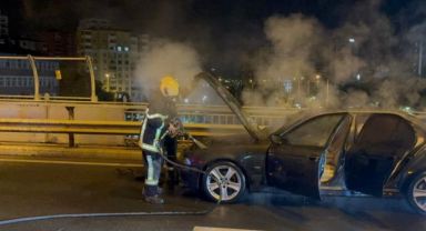 Seyir halindeki otomobil alev aldı