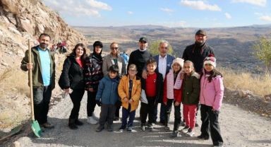 Talas Belediyesi’nden 29 Ekim’e anlamlı ağaç dikme etkinliği