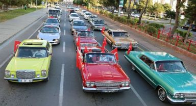 Talas'ta klasik araçlarla Cumhuriyet coşkusu