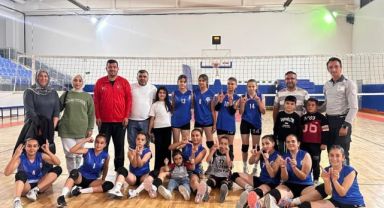 Tomarzalı Belediyespor Kız Voleybol Takımı galibiyete doymuyor