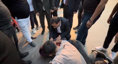Vali Çiçek denk geldiği kazaya duyarsız kalmadı
