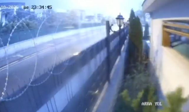 Yıldırım düştü, gece gündüze döndü