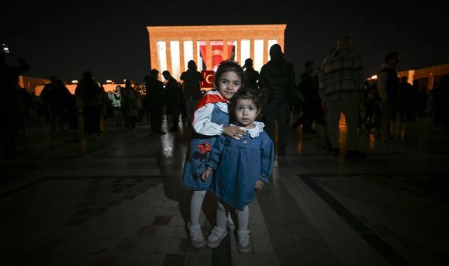 10 Kasım'da Rekor Ziyaret: Anıtkabir'i Bir Günde 1 Milyon 219 Binden Fazla Kişi Ziyaret Etti