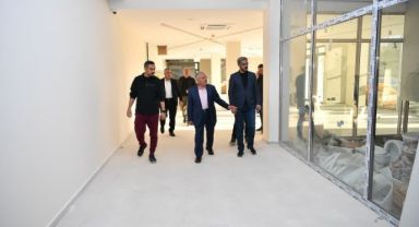 Altınoluk Sosyal Yaşam Merkezi'ni inceleyen Büyükkılıç,