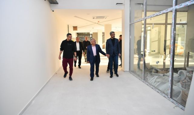 Altınoluk Sosyal Yaşam Merkezi'ni inceleyen Büyükkılıç,