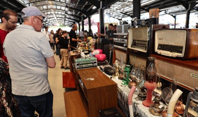 Antikacılar kendi yerinde kendi gününde