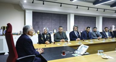 Başkan Büyükkılıç, Kayseri’nin ilk kadın ilçe başkanı Kahraman ve yönetimini ağırladı