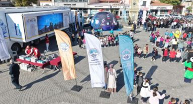 Büyükşehir'in Bilim ve Teknoloji Hizmeti Mobil Dijital Gençlik Merkezinin ilk durağı İncesu oldu