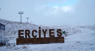 Erciyes'te kar yağışı, dağ beyaza büründü