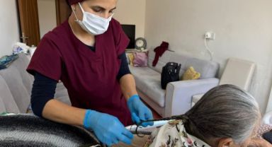 Hacılar'da evde bakım hizmeti gönüllere dokunuyor