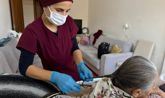 Hacılar'da evde bakım hizmeti gönüllere dokunuyor