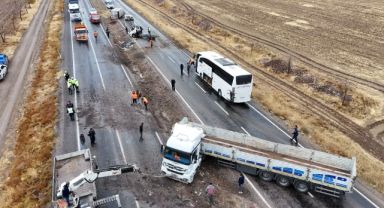 Kayseri’de aynı yolda 2 kaza: 1 ölü, 2 yaralı