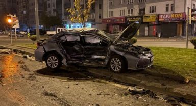 Kayseri’de iki otomobil çarpıştı: 1’i ağır 3 yaralı