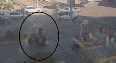 Kayseri'de İnsanlık Dersi: Fenalaşan Kadının İmdadına Yetişen Polisler Montlarını Üstüne Örttü