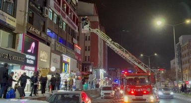 Kayseri’de iş merkezinde çıkan yangın söndürüldü
