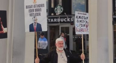 Kayseri'de Starbucks Önünde Filistin'e Destek Eylemi ve Boykot Çağrısı