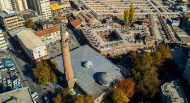 Kayseri Ulu Camii'nin Gizemli Hikâyesi: 7 Tuğla ve Melik Mehmet Gazi'nin Rüyası