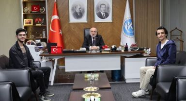 KAYÜ’nün başarılı öğrencilerinden Rektör Karamustafa’ya ziyaret