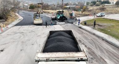 Melikgazi'de yeni yolların yapımına devam ediliyor