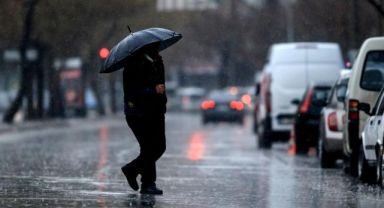 Meteoroloji Uyardı: Hafta Sonu Yurdun Büyük Bölümünde Yağış ve Fırtına Bekleniyor!