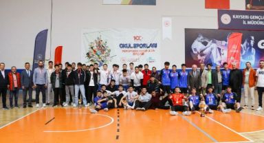 Okullu Gençler Hentbol Müsabakaları tamamlandı