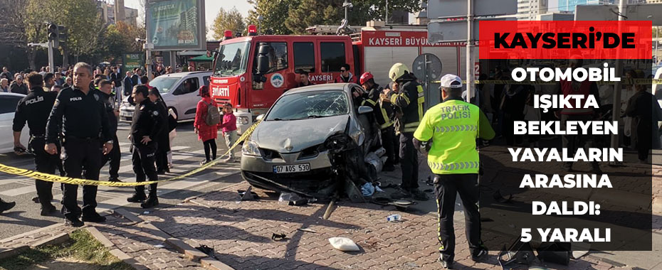Otomobil ışıkta bekleyen yayaların arasına daldı: 5 yaralı