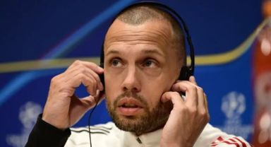 Şampiyonlar Ligi'nde Ajax'ta Deprem: Galatasaray Mağlubiyeti Sonrası Teknik Direktör John Heitinga Görevden Alındı