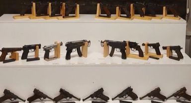 Silah tacirleri yakalandı