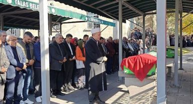 Sokak ortasında öldürülen kadına oğlundan son görev