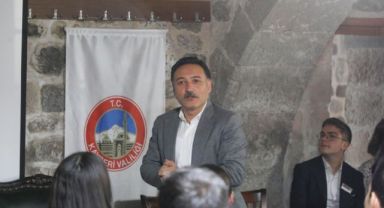 Vali Çiçek; Mektep Melikgazi'de öğrencilerle tecrübelerini paylaştı