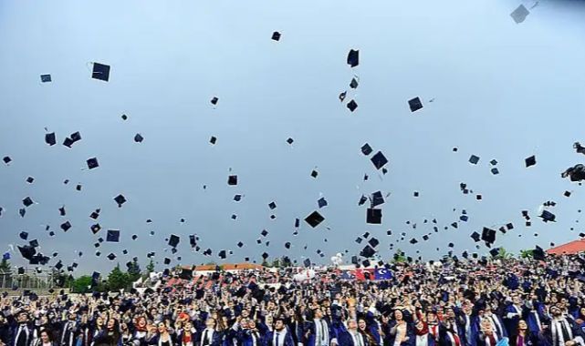 YÖK'ten Yükseköğretimde Büyük Dönüşüm: Başarılı Öğrenciye 3 Yılda Mezuniyet Fırsatı!