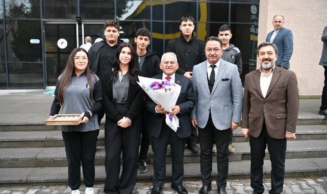 Başkan Büyükkılıç'tan lise öğrencilerine 'kariyer' ve 'gelecek' tavsiyeleri