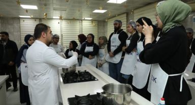 Büyükşehir KAYMEK’ten yabancı öğrencilere Kayseri Yemekleri Kursu ve Yağlama etkinliği