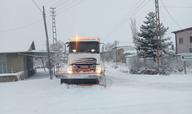 Büyükşehirden karla mücadele: 61 mahalle yolu ulaşıma açıldı