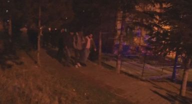 Eşi evi terk edince tüfeğe sarıldı