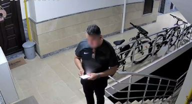 Eşinin evini baltayla açamayınca bina görevlisinin eşini bıçaklayarak öldürmüş