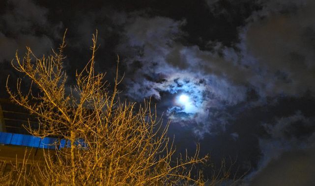 Gökyüzünde görsel şölen: Lunar Corona görüntülendi