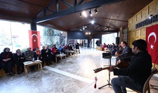 Kadın muhtarlar, seçme ve seçilme hakkını müzik ziyafeti ile kutladı