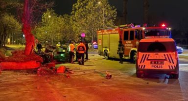 Kaldırıma çarpan otomobil 200 metre savruldu: 1 ölü, 1 ağır yaralı