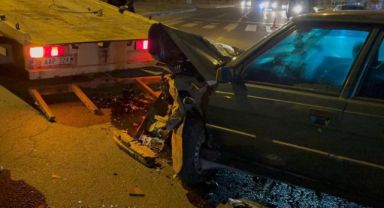 Kavşakta otomobile çarptı, karşı yola geçti: 2 yaralı