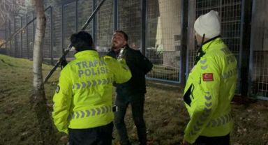 Kayseri’de polisin ‘dur’ ihtarına uymayarak, kaçan alkollü sürücü alkometreyi üflememek için direndi