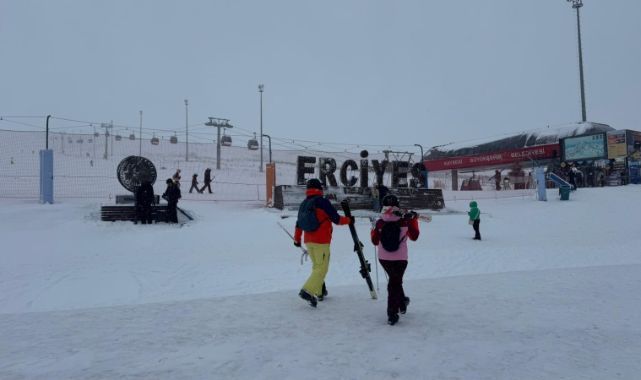 Kayseri güne beyaz örtüyle uyandı
