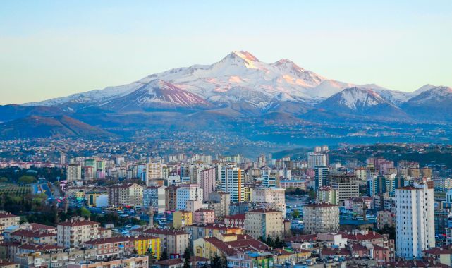 Kayseri Kabuk Değiştiriyor: Geleneksel Sanayiden Yüksek Teknoloji Hamlesine!