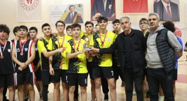 Kayseri Okul Sporları Voleybol Genç Erkekler müsabakaları tamamlandı