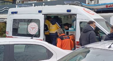 Kuruyemişçi deposunda çıkan yangında 4 kişi dumandan etkilendi