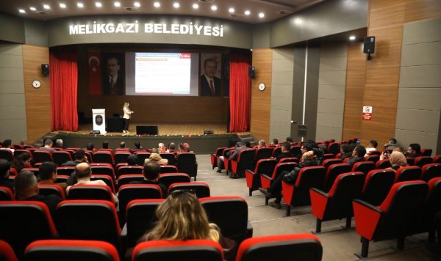 Melikgazi Belediyesi'nde kamu ihale mevzuatı eğitimi veridi