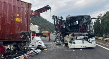 Osmaniye Otoyolu'nda Korkunç Kaza: Otobüs Tıra Çarptı, 7 Kişi Hayatını Kaybetti