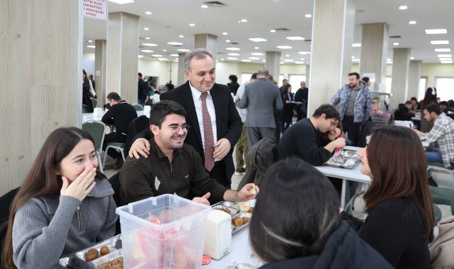 Rektör Prof. Dr. Altun, öğrenciler ile yemek yedi